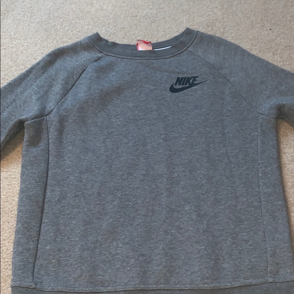 Nike Crewneck!! only worn a few times!